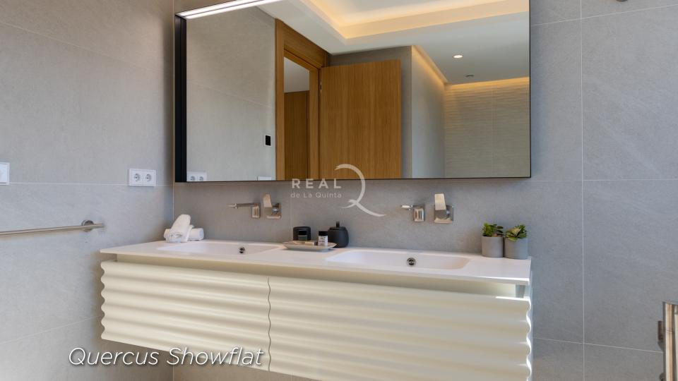 Quercus Showflat - Main Bathroom