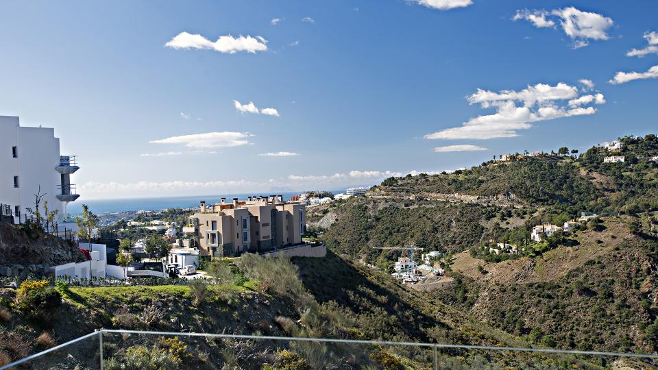 sea and mountain views