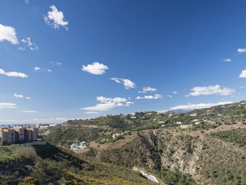 sea and mountai views