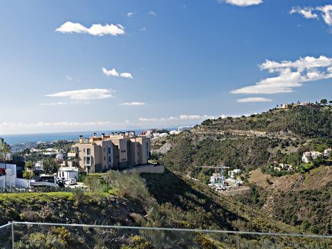 sea and mountain views